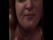 esposa zorra infiel chupa la polla y traga semen