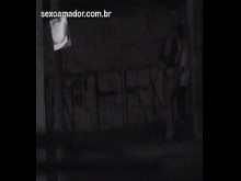 Mujer casada se folla a un desconocido en público a petición de su marido cornudo