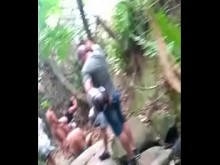 esposa engañando a marido en la playa