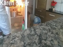 Cuckold lava los platos mientras su esposa chupa el nigga escondido &ast; jefe