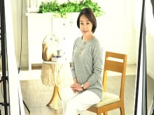 El primer documental de tiro de la esposa de cincuenta y tantos Ayane Ito