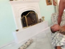 Sweet Honey se está poniendo frente a su sugar daddy
