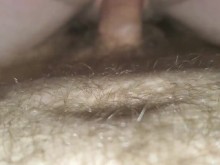 Esposa que está ovulando le lleva a casa un creampie a su esposo cornudo y recibe unos segundos descuidados