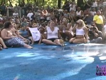 Concurso de coño aficionado en un resort nudista parte 2