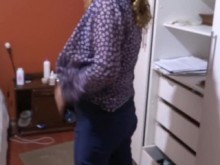 Mi bella esposa se luce muy excitada antes de ser follada por sus jóvenes amantes, marido cornudo