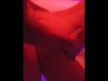 Metí la mano en la ropa interior del amigo de mi esposo y me asusté con el tamaño.