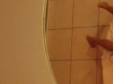 Rubia caliente sosteniendo la polla de su marido y siendo follada por un amigo pene con 23 cm hd