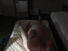SEXO para que la familia que duerme a tu lado no se entere. Pies con sexo silencioso que suprime la voz jadeante