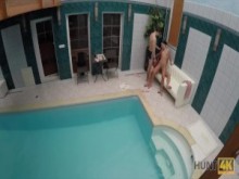 CAZAR4K. El dueño del spa es capaz