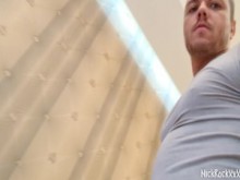 Primer anal y primera doble penetración (juguete + polla) que mira su novio