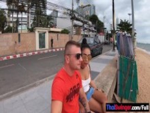 Novia asiática amateur de grandes tetas follada duro después de un día en la playa