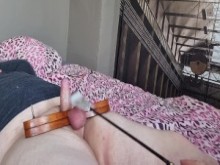 La señora pone a su esposo en una situación más humilde después de 3 semanas de castidad.