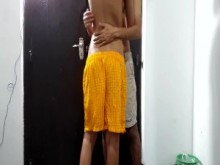 esposa follada con otro chico mientras el marido se va con un chico de la habitación