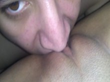 mi coño se pone duro chupado y escupido en el motel por mi precioso cornudo de ojos marrones