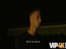 Vip4k. ojos anchos con los ojos vendados esposa