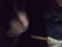Necesitando que me chupen las bolas para correrme.