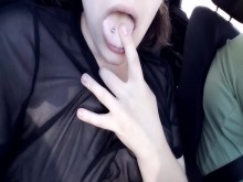 LilKiwwiMonster en el COCHE golpeando el COÑO rosa, ¡se MOJA en el asiento!