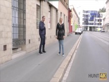 CAZAR4K. Dulce follada delante de los ojos de su novio