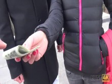 CAZAR4K. Busqué a una chica humeante junto a su novio