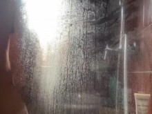 Se folla a su compañera de cuarto japonesa latina en la ducha - ventana abierta para que los vecinos puedan ver