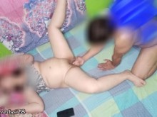 PINAY ESPOSA ENGAÑOSA-PINAY ATRAPADA POR EL MARIDO MIENTRAS FOLLA