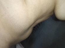 esposa chupa 2 pollas a su vez