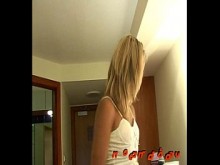Esposa infiel en acción rápida después del trabajo