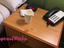 Esposa caliente interracial se folla al amigo del marido