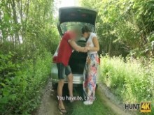 CAZAR4K. Pareja decide vender el cuerpo de una niña adorable en el bosque