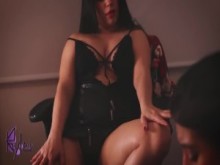 Me contrato para cogerme a su esposo en frente de ella! sigueme en ig y tw @kyleiellish