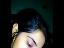 Esposa india recién casada caliente chupando la polla del vecino infiel con su marido
