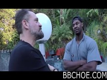 PADRASTRO ESTÁ MIRANDO MIENTRAS UNA BBC SE FOLLA A SU HIJASTRA