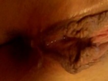 Hotwife se graba a sí misma siendo follada duro por un toro para que su marido cornudo pueda masturbarse más tarde.
