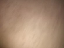 Entré a casa de mi vecina y le llené de semen su rico y peludo culo