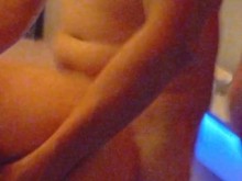 Al cornudo le encanta ver a su mujer siendo penetrada por un pene de 23 cm y grueso