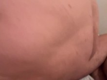Vecina cachonda entra corriendo a mi habitación para una cogida rápida antes de que mi marido llegue a casa.