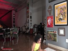 ¡La hermosa latina de dieciocho años de edad, la nueva cummer Dani Diaz se venga de su novio infiel!