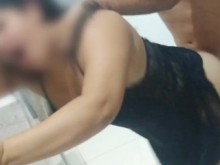 El amigo del cornudo vino aqui a su casa y se la di sin condon y dejo que se corriera adentro - Cris Akanbe