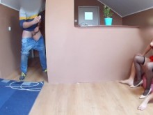 ¡Atrapé a mi novia siendo cogida por mi amigo! - ¡Y me gusta mucho!