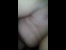 follado por un chico de la bbc, hace que la polla se burle de la cámara entrando y saliendo de mi coño para mostrárselo a mi esposo