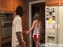 Dejando que la esposa tenga una gran polla negra