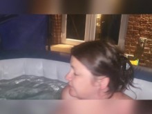 Follando a la esposa del mejor amigo después de la fiesta en el jacuzzi - casi me pillan