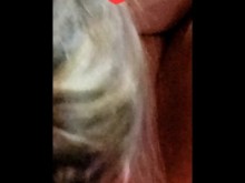 Esposa prepara el coño de su novia para la gran polla de su marido..????????