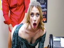 Buena madrastra milfy Anya Olsen se folla al director