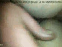 Pobre cornudo viendo a su esposa siendo follada