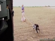 Esposa musulmana engañando al punto Booty Drop, 23 km fuera de la base