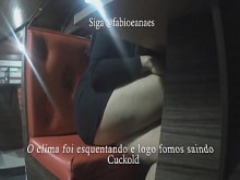 Hotwife saliendo en la calle, luego pasándola dulcemente en la cita con un amigo súper dotado y un cornudo filmándolo todo.