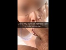 Scarlett VanWhite - ¡La sexy Hotwife envía instantáneas de subtítulos de cornudos a su esposo mientras ella recibe un tratamiento facial!
