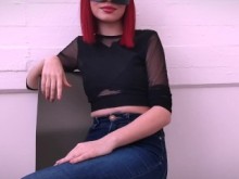 Novia dominante te pone los cuernos con pollas más grandes mientras estás encerrado en castidad