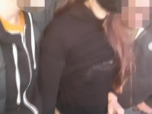 Marido cornudo muestra brevemente a su esposa italiana haciendo que extraños se corran